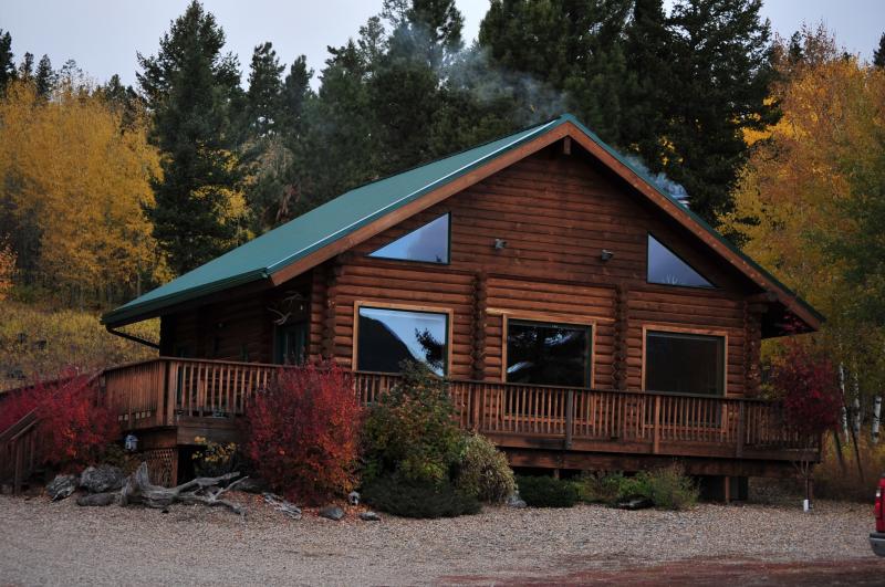 outdoor view of Eagle Creek Lodge